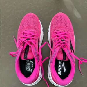 Brooks Women's Ghost Max Athletic Shoes in Vibrant Pink